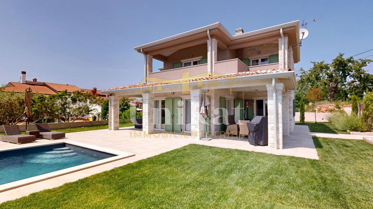 Casa vicino a Vižinada - giardino, piscina, 4 camere da letto